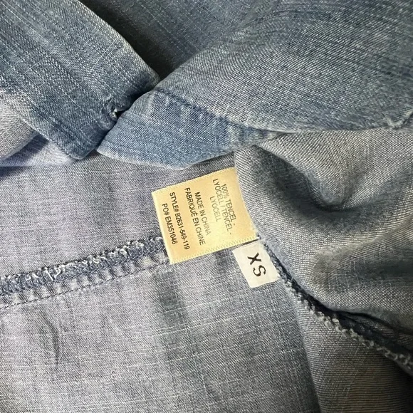 Anthropologie Cloth & Stone Chambray Split Back Shirt Blue Size XS - Picture 6 of 7